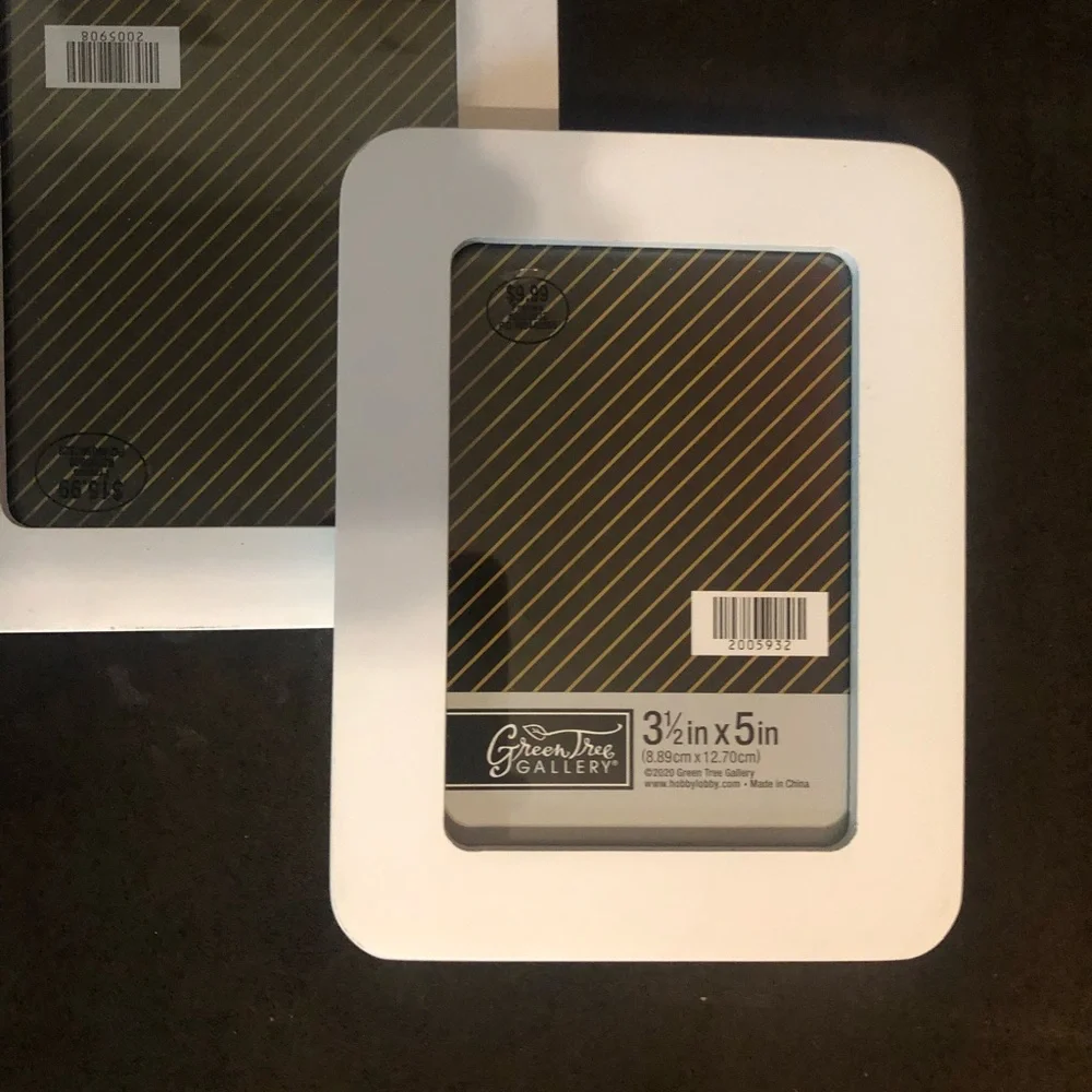 3 Picture Frames,